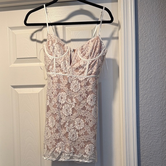 Elegant Lace Mini Dress in Cream - Picture 1 of 2